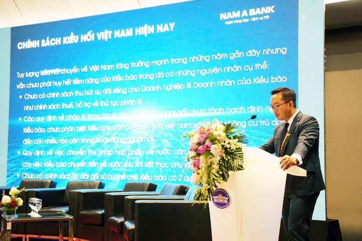 Ông Võ Hoàng Hải – Phó Tổng Giám đốc Nam A Bank - trình bày tham luận tại Hội nghị.