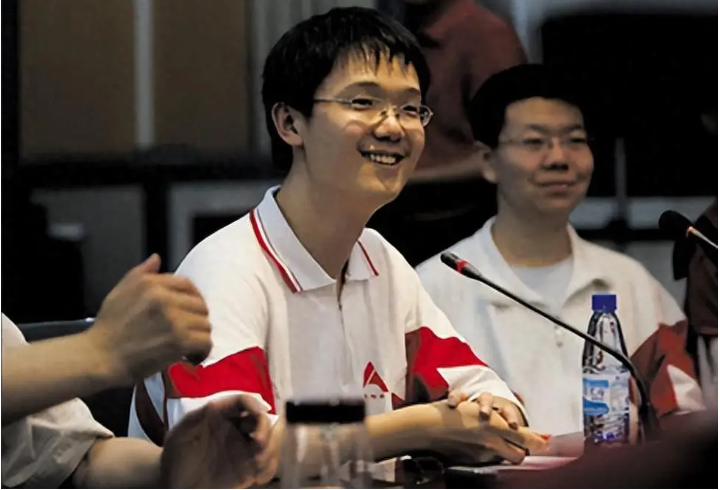 Lý Thái Bá học trong ngôi trường phổ thông hot nhất Trung Quốc. (Ảnh: Sohu)