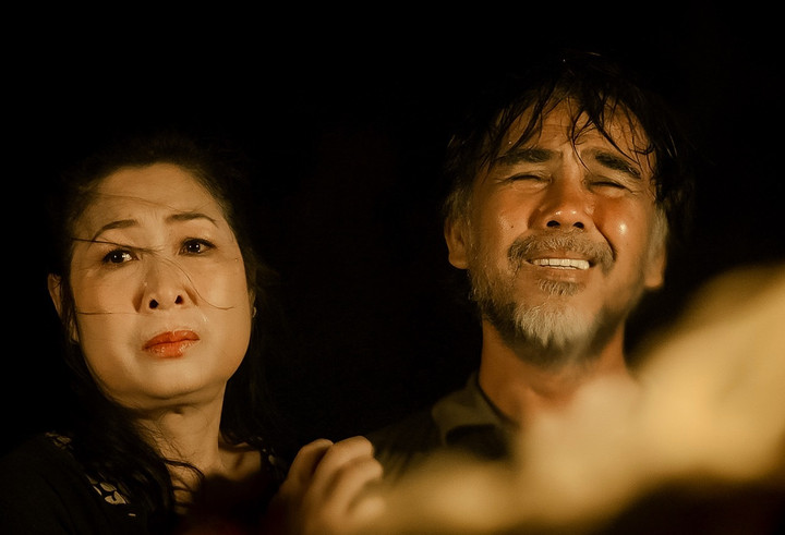 Hai hghệ sỹ Hồng Vân và Quyền Linh trong phim "Hai Muối".