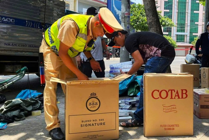 CSKT Công an Phú Yên, Công an TP Tuy Hòa triệt xóa đường dây vận chuyển, tiêu thụ thuốc lá điếu nhập lậu do Đặng Thành Tướng, Phan Thị Thanh Thủy cầm đầu. (Ảnh: Công an cung cấp)