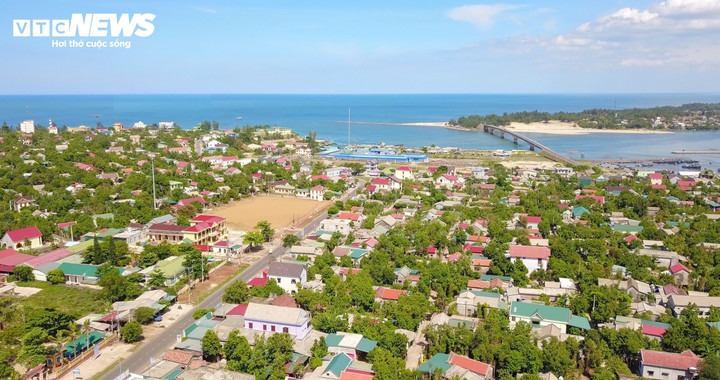 Cửa Tùng là thị trấn ven biển có tốc độ phát triển ở lĩnh vực kinh tế và du lịch cao ở huyện Vĩnh Linh. (Ảnh: UBND huyện cung cấp)