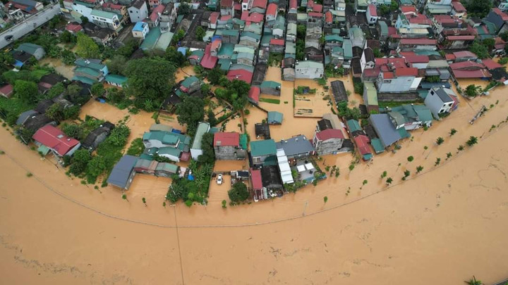 Nhiều nhà dân ở TP Cao Bằng bị ngập úng. (Ảnh: CBH)