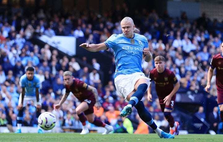 Man City duy trì phong độ cao từ mùa giải trước.