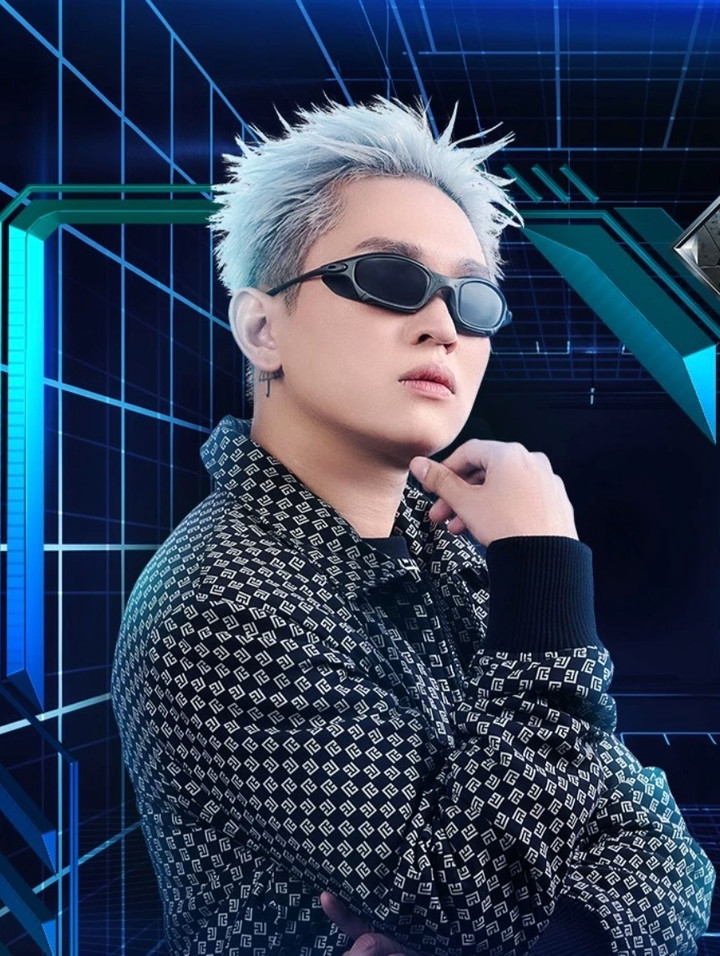 B Ray là chủ nhân của chiếc ghế nóng cuối cùng.