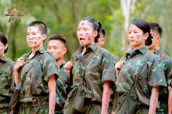 Từ trái qua: Pháo, Uyển Ân và DJ Mie trong chương trình Sao nhập ngũ.