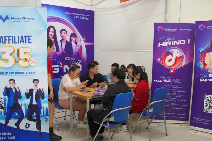 Hơn 500 lượt sinh viên trường Cao đẳng Truyền hình được tiếp cận với hàng chục đầu việc thuộc nhóm ngành Báo chí – Truyền thông từ yêu cầu của các doanh nghiệp. Từ đó, các sinh viên đều chuẩn bị được kiến thức, kỹ năng và tâm thế trước khi đi làm.