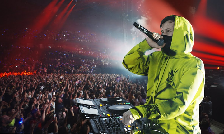 Đón chờ đêm diễn của 16 anh trai cùng nam DJ nổi tiếng toàn thế giới.