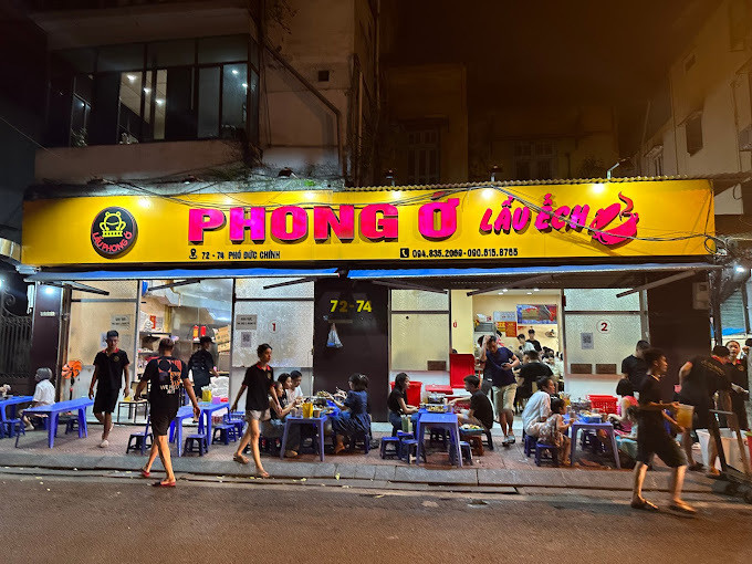 Lẩu ếch Phong Ớ có cả không gian trong nhà và ngoài trời. (Ảnh: Lẩu ếch Phong Ớ)