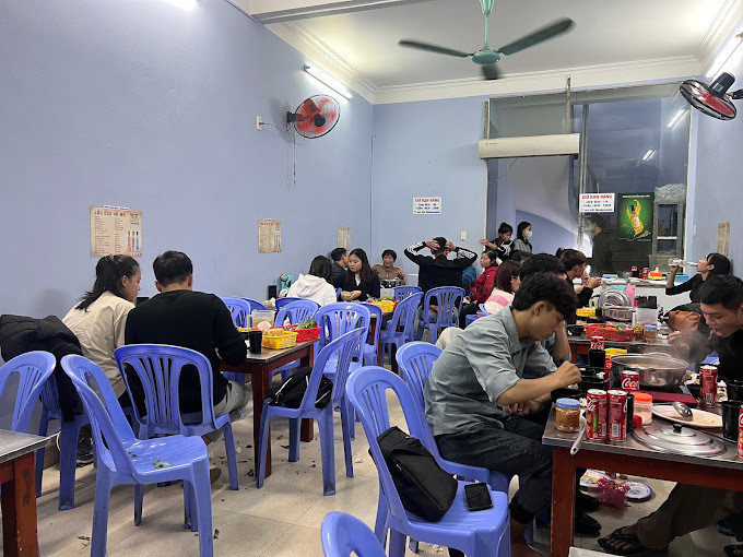 Quán lẩu ếch măng cay ngon nổi tiếng Hà Nội. (Ảnh: Khanh Huy Chau)