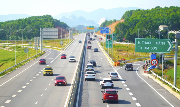 Đi với vận tốc trên 80km/h đến 100km/h phải giữ khoảng cách an toàn thế nào? - 1