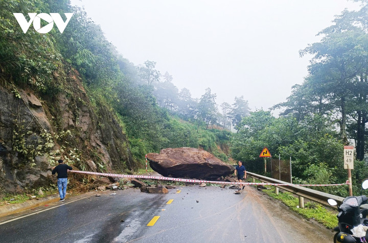 Hiện trường vụ sạt lở ở đường tránh từ Sa Pa đi Lai Châu. (Ảnh: VOV)