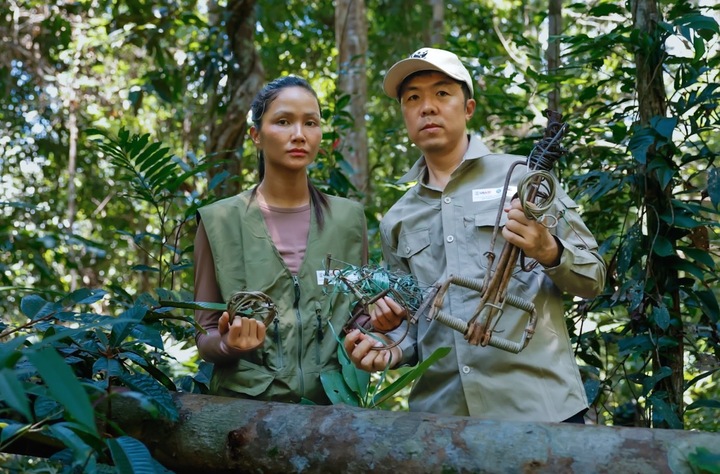 H'Hen Niê luôn hết mình với các dự án cộng đồng.