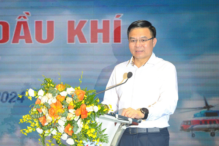 Ông Lê Mạnh Hùng, Bí thư Đảng ủy, Chủ tịch HĐTV Petrovietnam phát biểu tại buổi lễ.