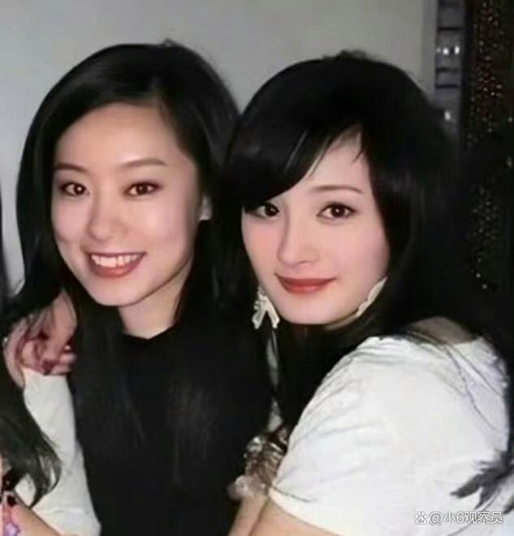 Trên thực tế, Dương Mịch và Trương Tiểu Phỉ chơi thân từ khi học chung lớp đại học.