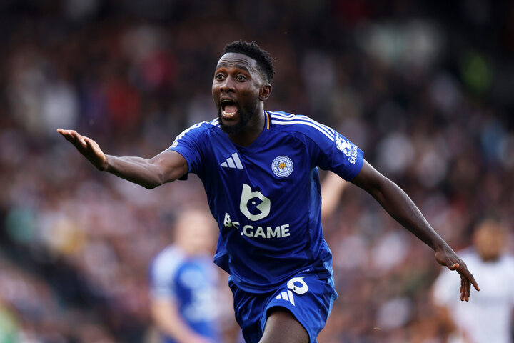 Leicester City "trở lại mặt đất" sau thất bại 1-2 trước Fulham. Dù vậy, trong nhóm 3 đội mới lên hạng, họ vẫn là đội duy nhất có điểm (1 điểm). Ipswich Town và Southampton thua cả 2 trận đã đá.