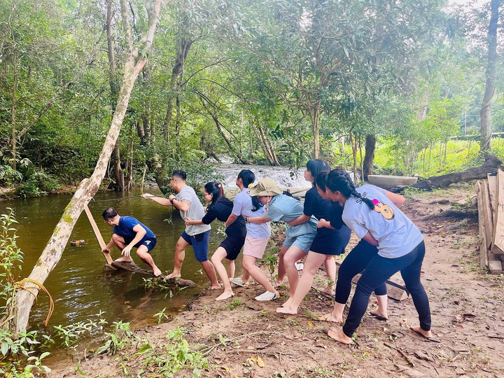 Hoạt động teambuilding trong khu vực. (Nguồn: BQL CVĐC Đắk Nông)
