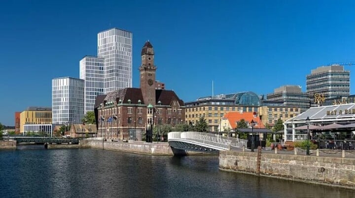 Bờ sông ở Malmö, thành phố lớn thứ ba của Thụy Điển.