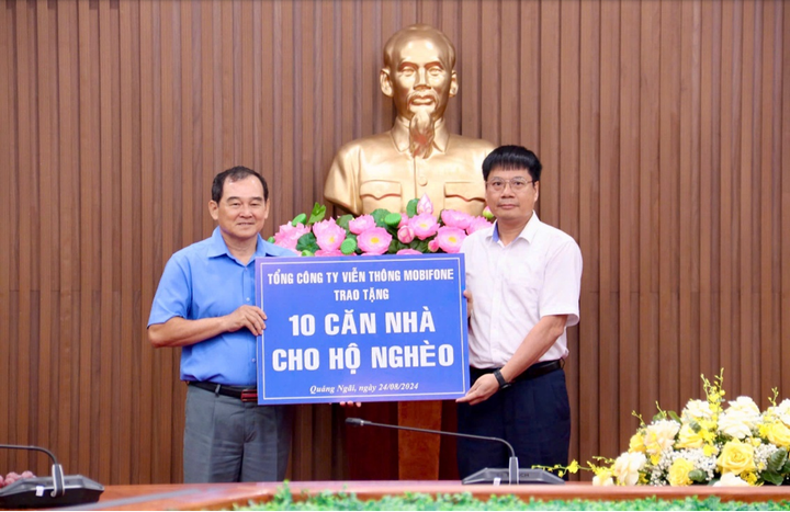 MobiFone trao tặng 10 căn Nhà tình nghĩa cho người nghèo Quảng Ngãi - 2