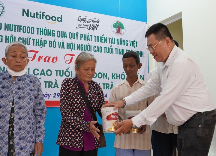 Hành trình mang sữa Varna Elite đến tay người lớn tuổi có hoàn cảnh khó khăn vẫn đang tiếp tục được triển khai.