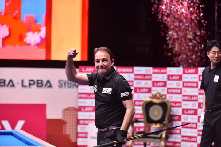 Daniel Sanchez thắng Eom Sang-pil với tỷ số 4-2.