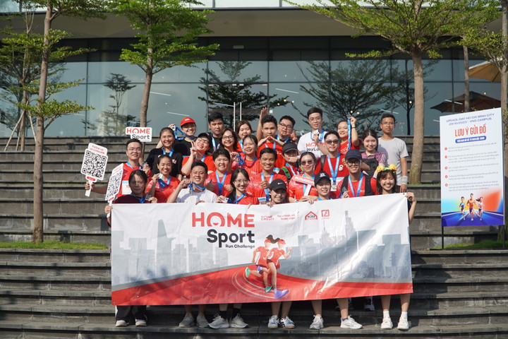 Nhân viên tham gia hoạt động chạy bộ trong chuỗi sự kiện thể thao Home Sport.