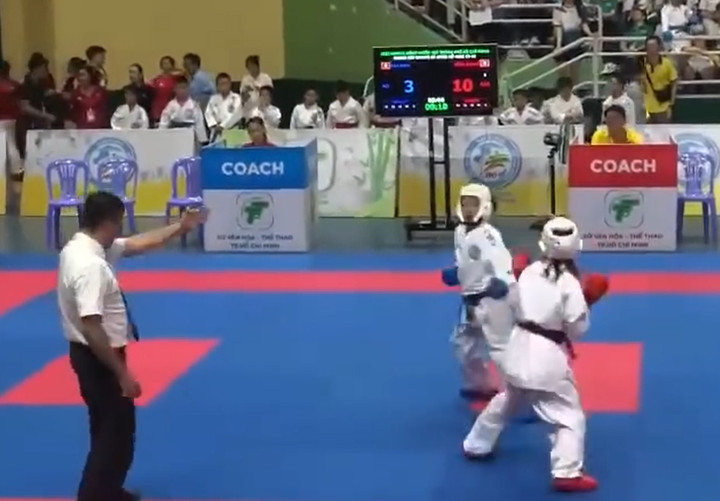 Phụ huynh vận động viên tố cáo xử ép, gian lận ở giải Karate năng khiếu - trẻ TP.HCM 2024 không hài lòng với nội dung giải trình của huấn luyện viên và trọng tài.