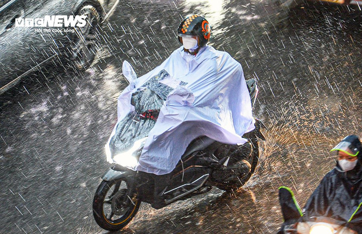 Ngày mai 28/8, Bắc Bộ nhiều nơi tiếp tục hứng mưa dông. (Ảnh minh hoạ: Đắc Huy)