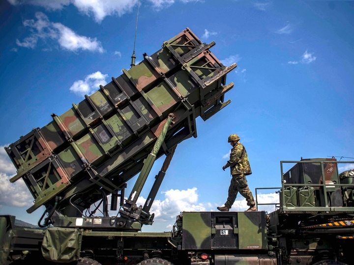 Hệ thống tên lửa đánh chặn đất đối không Patriot Mỹ viện trợ cho Ukraine. (Ảnh: Reuters)