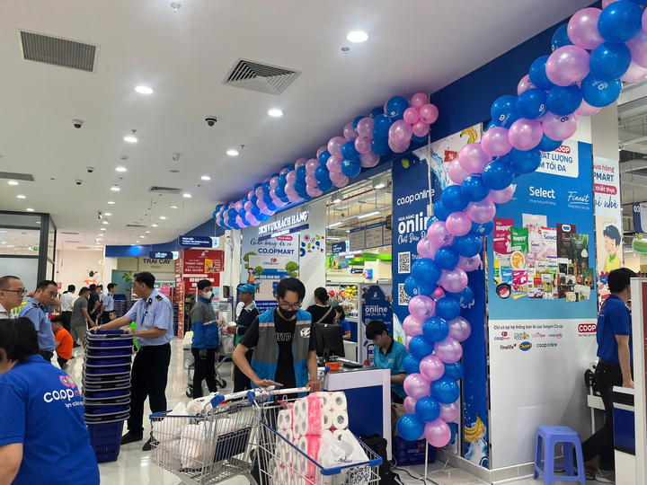 Các đơn hàng được vận chuyển đến tận tay khách hàng.