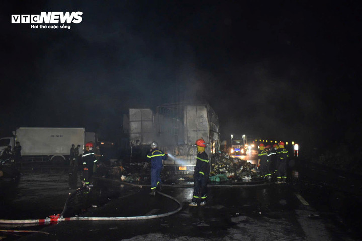 Sau 60 phút nỗ lực, đám cháy được khống chế.