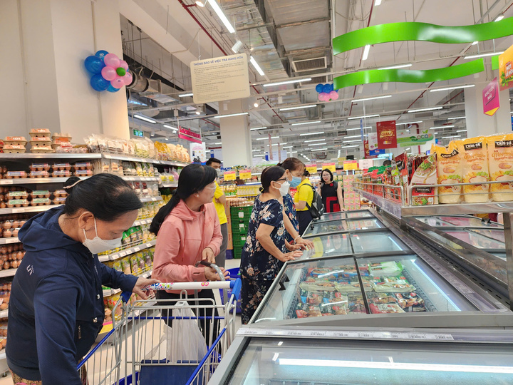 Co.opmart Phạm Thế Hiển có đầy đủ các mặt hàng nhu yếu phẩm.