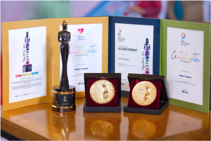 Amway Việt Nam xuất sắc được vinh danh tại hai hạng mục đặc biệt: Doanh nghiệp quan tâm chăm sóc nhân viên toàn diện nhất và Doanh nghiệp có văn hoá đa dạng, công bằng và hòa nhập do Tạp chí HR Asia trao tặng.