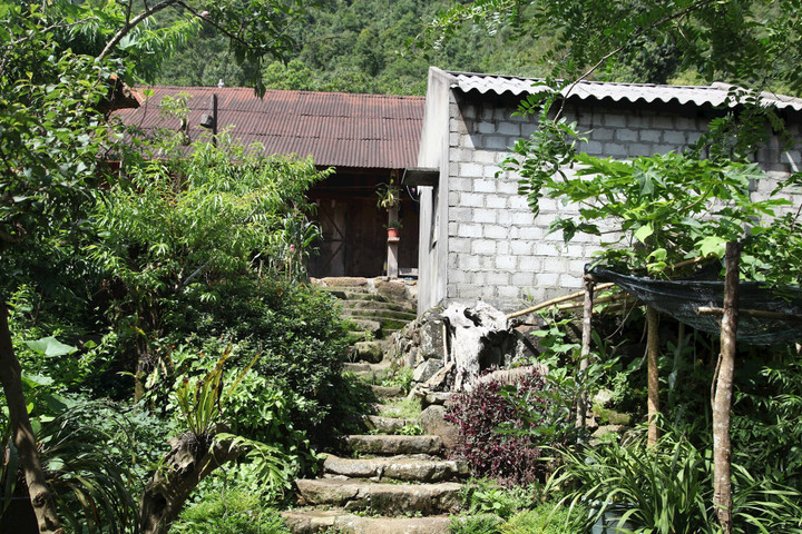 Một góc nhỏ trong bản làng. (Ảnh: Thanh Sơn)