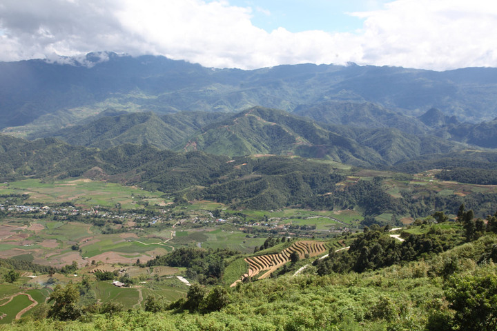 Góc nhìn từ bản Sì Thâu Chải xuống thị trấn Tam Đường. (Ảnh: Thanh Sơn)