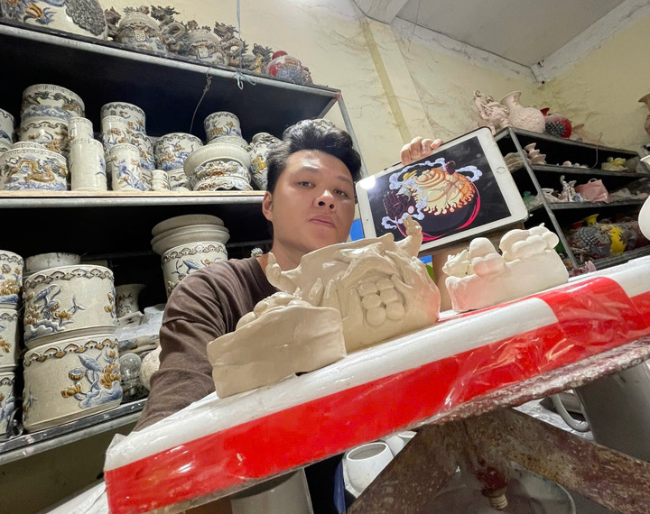 Sau một thời gian bôn ba tự lập kinh doanh, Long quyết định quay về tiệm gốm của gia đình để phát triển ý tưởng độc đáo của mình.