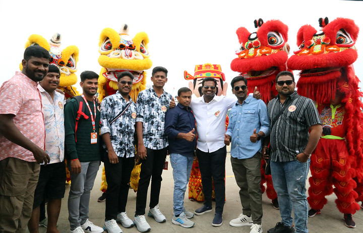 Để đảm bảo công tác đón khách với số lượng khách lớn, các sở, ngành, đơn vị cung ứng dịch vụ đã chuẩn bị sẵn sàng phương án đón tiếp, phương tiện, phân luồng giao thông, đảm bảo an ninh trật tự, an toàn giao thông trên bộ, trên biển, đặc biệt là đảm bảo chất lượng dịch vụ, nhằm tạo thuận lợi, ấn tượng tốt cho đoàn khách.