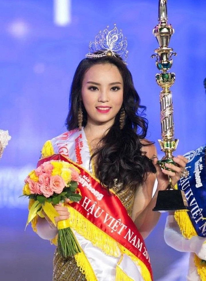 Khoảnh khắc Kỳ Duyên đăng quang Hoa hậu Việt Nam 2014.