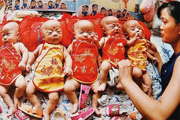 Vương Thúy Anh và ca sinh 5 kỷ lục của Trung Quốc. (Ảnh: Toutitao)