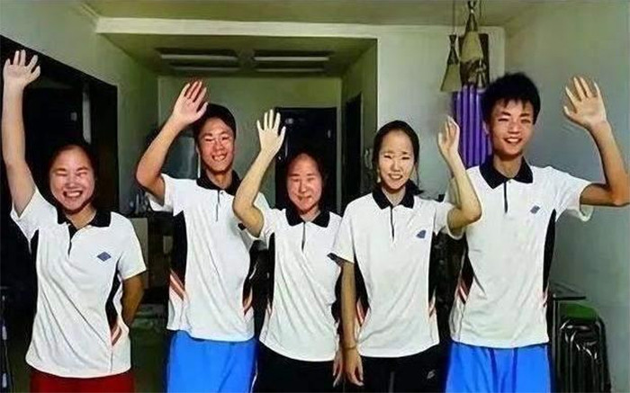 Các con lớn lên đều rất ngoan ngoãn và trưởng thành. (Ảnh: Toutitao)