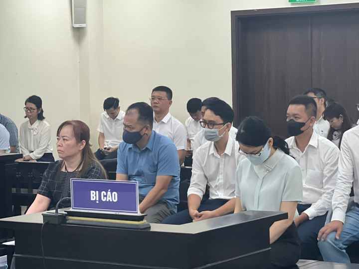 Các bị cáo tại toà.