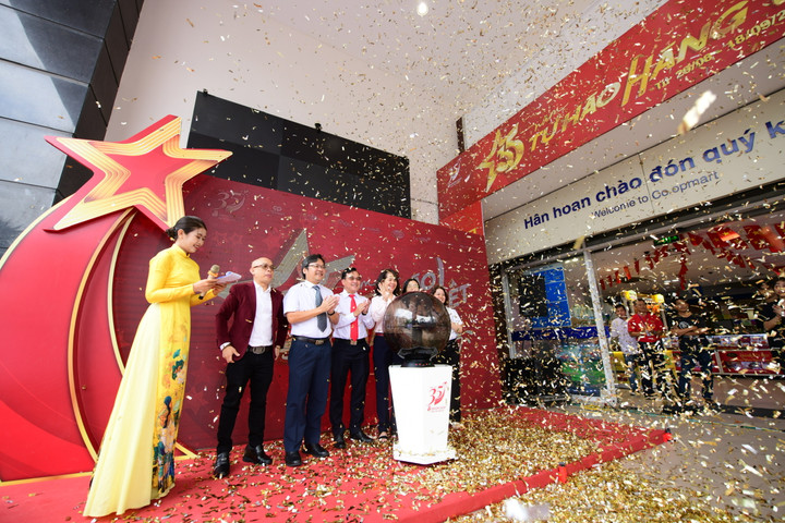 Chương trình tôn vinh hàng Việt lớn nhất trong năm chính thức bắt đầu.