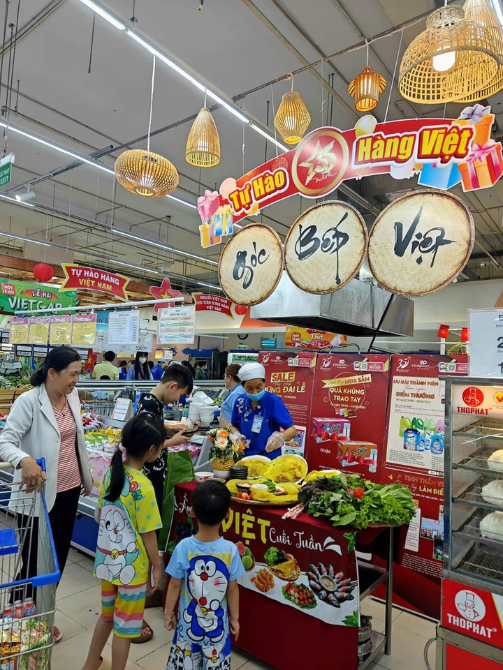 Hàng Việt được bán trực tiếp trên hệ thống online.