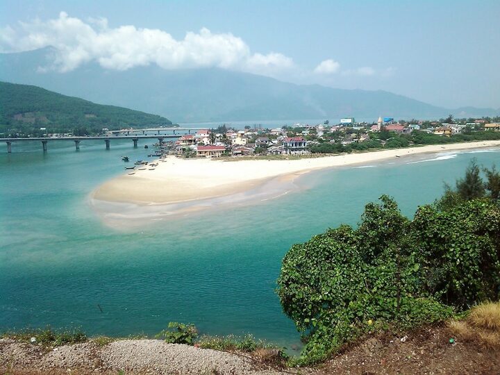 Nét văn hóa biển ở Lăng Cô cũng góp phần vào vẻ đẹp của vịnh.
