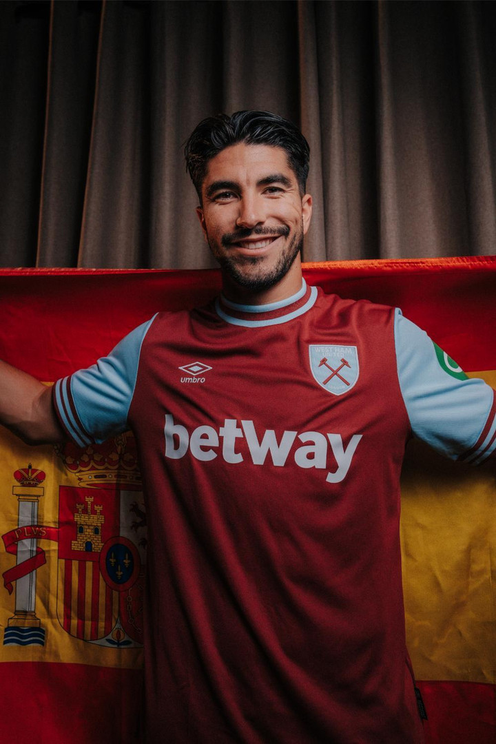 Carlos Soler chính thức gia nhập West Ham với mức phí chưa được tiết lộ. Anh là sự bổ sung chất lượng cho tuyến giữa "Búa tạ", khi từng có kinh nghiệm chơi cho PSG.