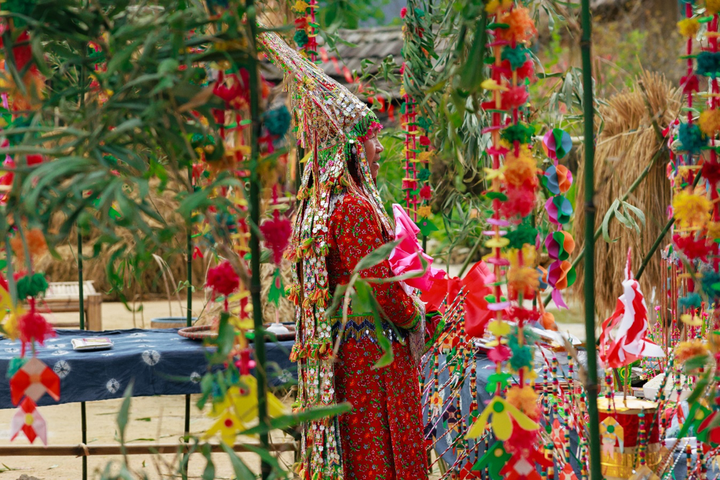 Du khách đổ về Fansipan, Sa Pa ngay ngày đầu nghỉ lễ - 3