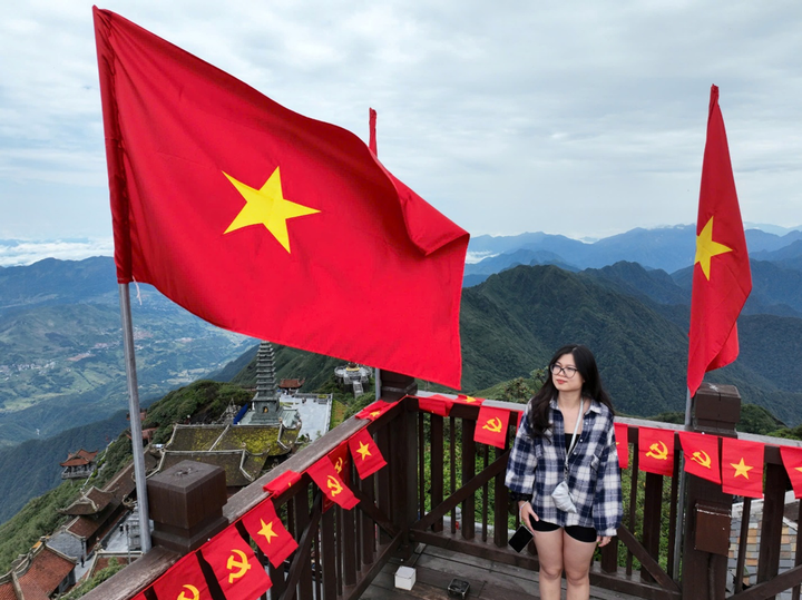 Du khách đổ về Fansipan, Sa Pa ngay ngày đầu nghỉ lễ - 8