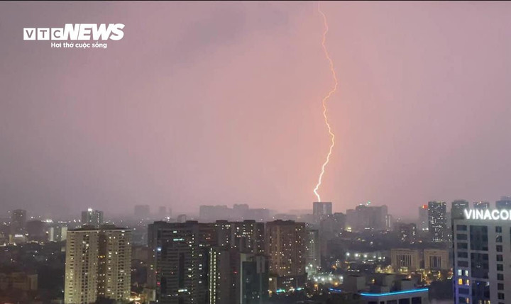 Dự báo thời tiết ngày mai 2/9, cả nước tiếp tục hứng mưa dông tập trung lúc chiều tối và đêm, đề phòng sấm sét. (Ảnh minh hoạ: Minh Đức)