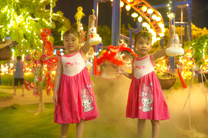 Đón trung thu sớm, 'check-in' phố lồng đèn ở Da Nang Downtown dịp Tết Độc lập - 7