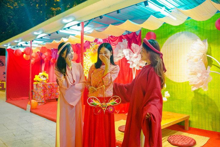 Đón trung thu sớm, 'check-in' phố lồng đèn ở Da Nang Downtown dịp Tết Độc lập - 6