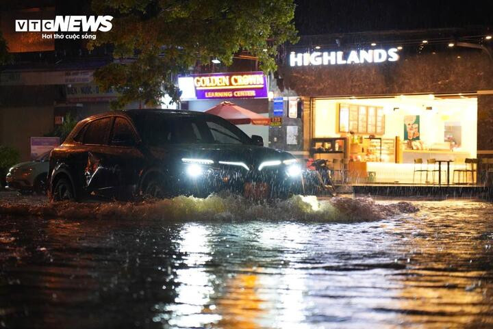 Thời tiết TP.HCM hôm nay 3/9, nắng gián đoạn, từ trưa đến chiều tối có mưa rào và dông, cục bộ có nơi mưa rất to.